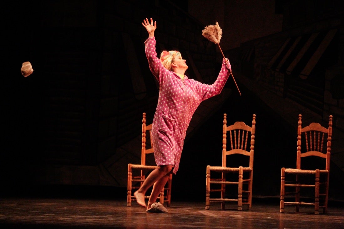 La compañía Sabor de Tango presentó ayer en el teatro Isabel la Católica, en el marco del 31 Festival Internacional de Tango, el montaje 'Tango break fusión' y 'El espectáculo'. También actuaron el cuarteto Proyecto Tamgú con 'Tango al sur' y el pianista Mariano Siccardi. El programa del Festival continuará hoy, a las 21.00 horas en el teatro Isabel la Católica, con Ecos de la XI Cumbre Mundial del Tango de Melilla con Eve Acosta (voz) y Pablo Giménez (guitarra)