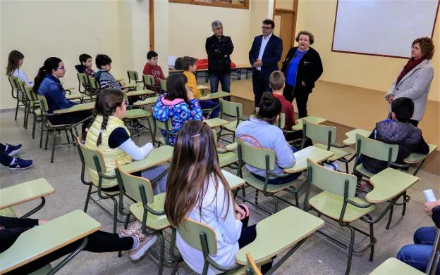 Pilar Parra presentó este proyecto en el colegio Miguel Hernández de Castillo de Locubín. 