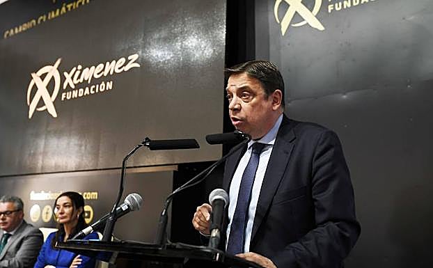 El ministro de Agricultura, Luis Planas, durante su intervención en el foro sobre cambio climático en Puente Genil.