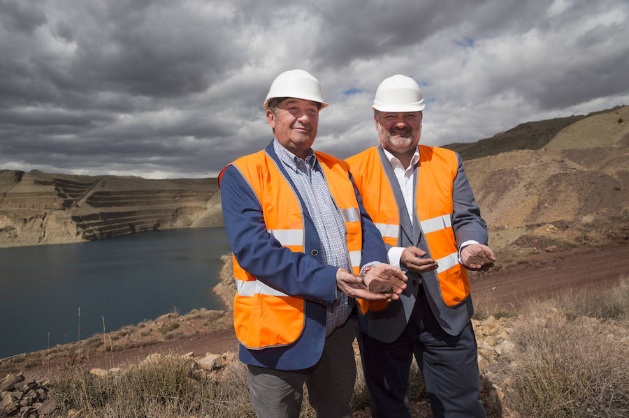 Cerradas desde 1996, las minas de Alquife vuelven a extraer mineral 23 años después gracias al desbloqueo burocrático tras meses esperando la puesta en marcha de la fase de explotación, pues la Junta había firmado en marzo de 2018 el plan de labores.