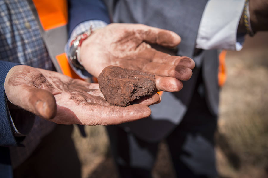 Cerradas desde 1996, las minas de Alquife vuelven a extraer mineral 23 años después gracias al desbloqueo burocrático tras meses esperando la puesta en marcha de la fase de explotación, pues la Junta había firmado en marzo de 2018 el plan de labores.