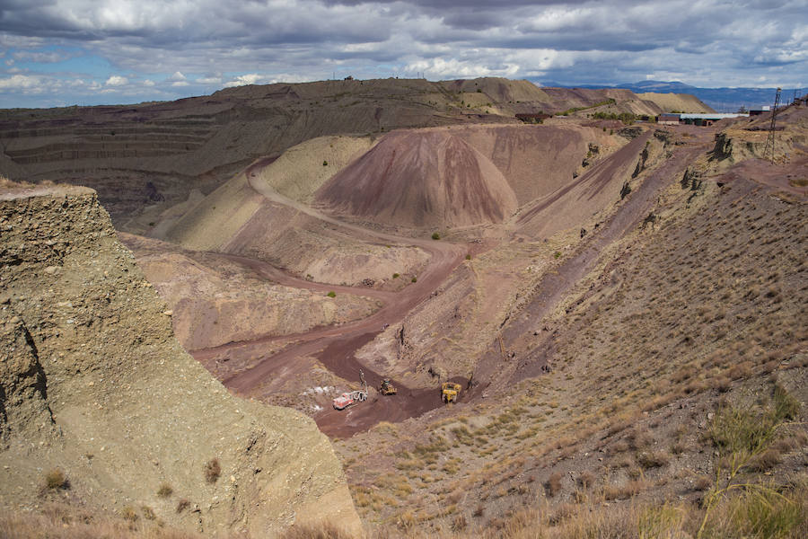 Cerradas desde 1996, las minas de Alquife vuelven a extraer mineral 23 años después gracias al desbloqueo burocrático tras meses esperando la puesta en marcha de la fase de explotación, pues la Junta había firmado en marzo de 2018 el plan de labores.