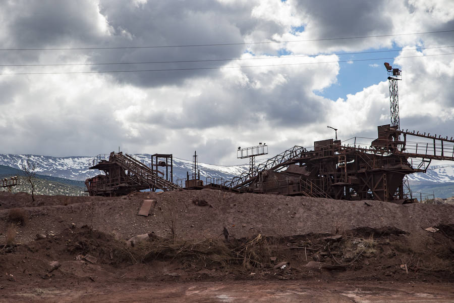 Cerradas desde 1996, las minas de Alquife vuelven a extraer mineral 23 años después gracias al desbloqueo burocrático tras meses esperando la puesta en marcha de la fase de explotación, pues la Junta había firmado en marzo de 2018 el plan de labores.