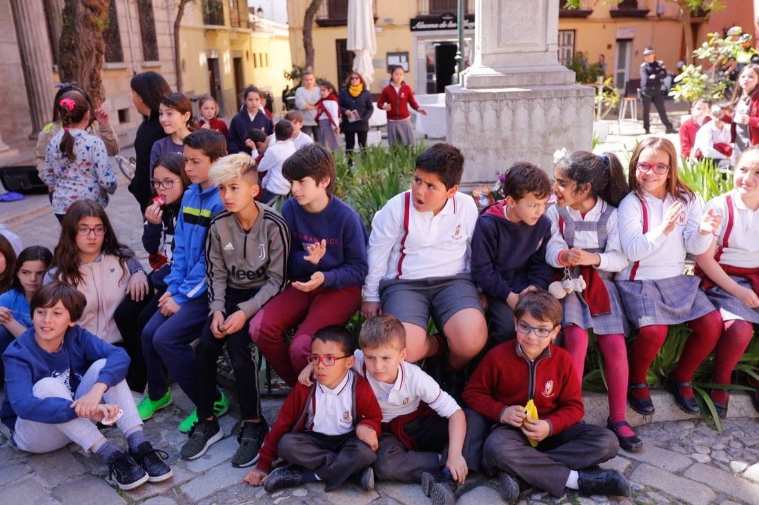 Tras la lectura del manifiesto escrito en esta ocasión por Carlos Cerdá, el grupo de teatro del Instituto Padre Suárez presentó diversas escenas del musical