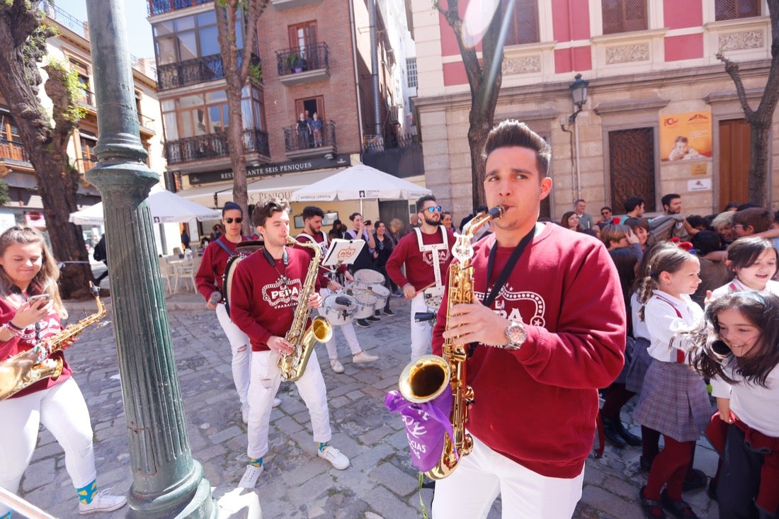 Tras la lectura del manifiesto escrito en esta ocasión por Carlos Cerdá, el grupo de teatro del Instituto Padre Suárez presentó diversas escenas del musical