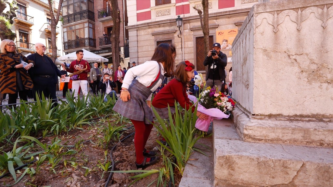 Tras la lectura del manifiesto escrito en esta ocasión por Carlos Cerdá, el grupo de teatro del Instituto Padre Suárez presentó diversas escenas del musical