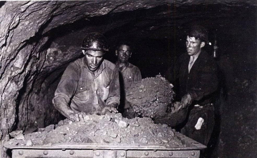 Mineros de Alquife a principios del siglo XX.