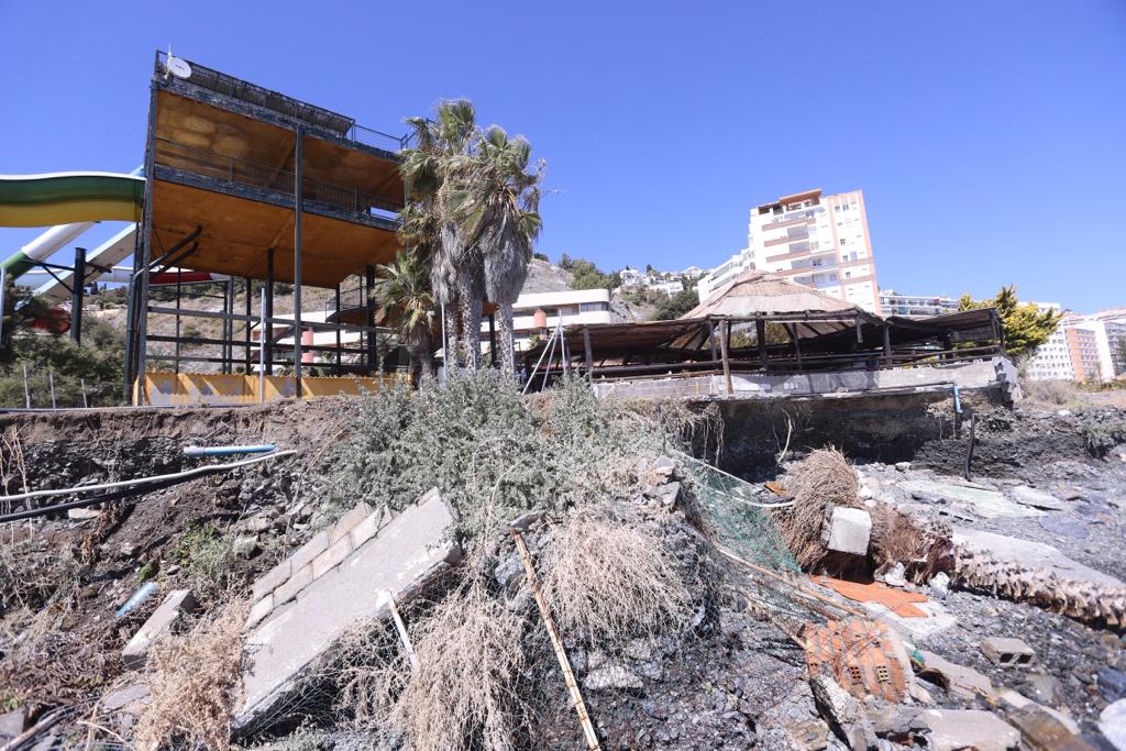 La ya maltrecha escollera de Velilla ha quedado muy dañada y tanto esa zona como Cotobro, Marina del Este y Peña Parda han perdido gran cantidad de arena 