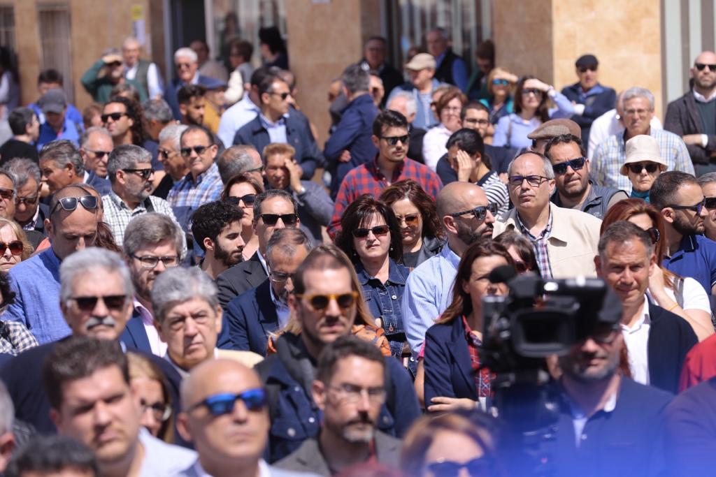 Alrededor de medio millar de personas se han concentrado en Motril para pedir que se hagan ya la canalizaciones de la presa