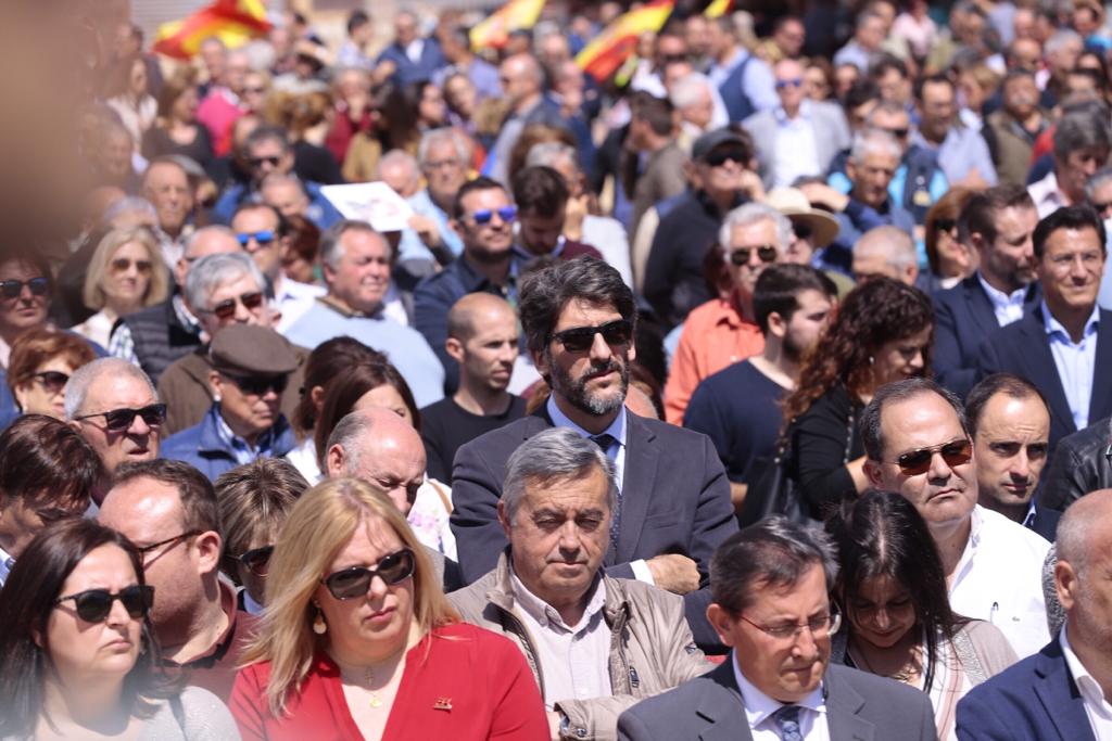 Alrededor de medio millar de personas se han concentrado en Motril para pedir que se hagan ya la canalizaciones de la presa