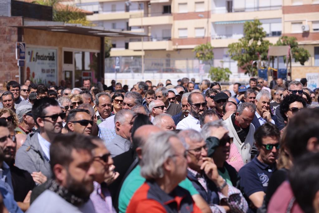 Alrededor de medio millar de personas se han concentrado en Motril para pedir que se hagan ya la canalizaciones de la presa