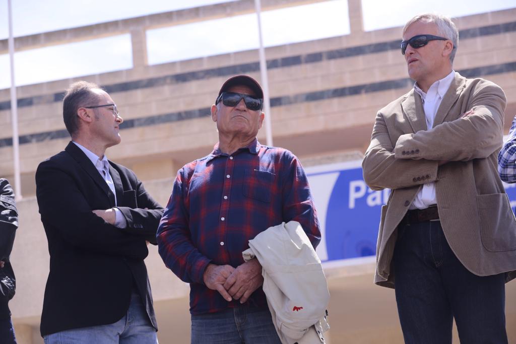 Alrededor de medio millar de personas se han concentrado en Motril para pedir que se hagan ya la canalizaciones de la presa