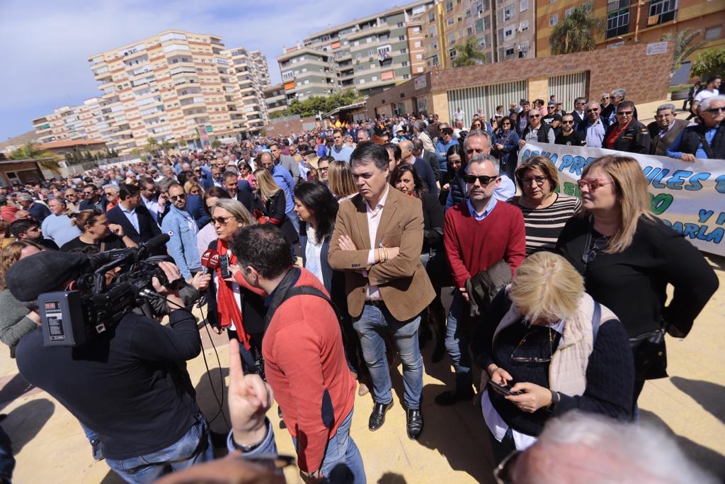 Alrededor de medio millar de personas se han concentrado en Motril para pedir que se hagan ya la canalizaciones de la presa