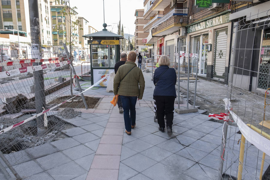 Los operarios probarán esta noche el nuevo alumbrado y asfaltarán la calzada de cara al estreno de la avenida que será el 5 de abril