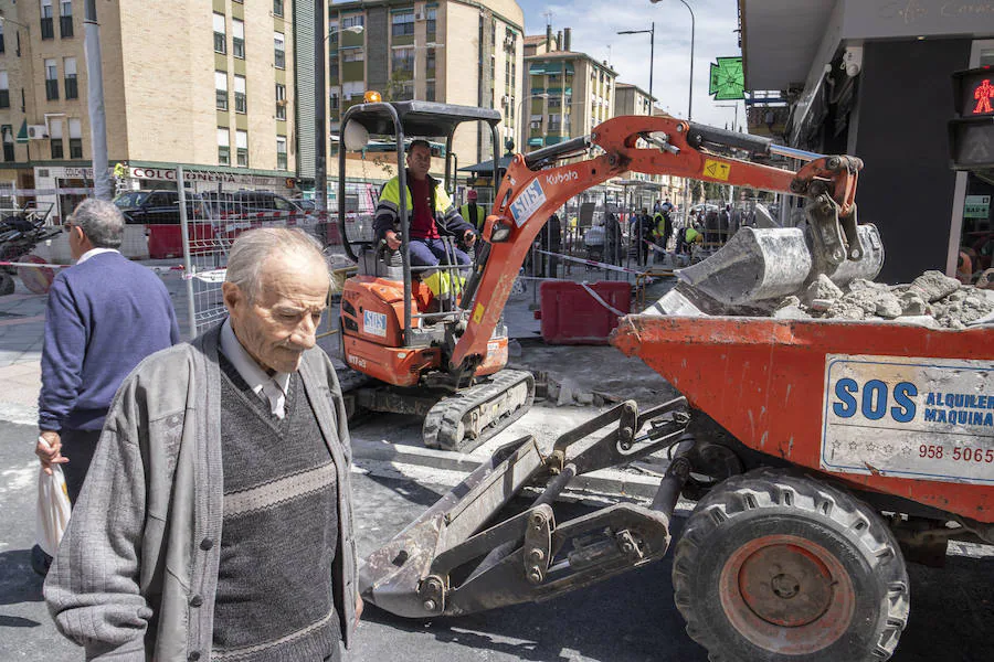 Los operarios probarán esta noche el nuevo alumbrado y asfaltarán la calzada de cara al estreno de la avenida que será el 5 de abril