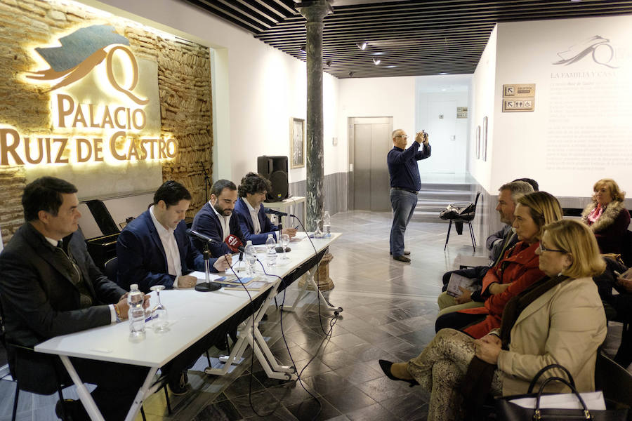 Quico Chirino presentó el jueves 28 de marzo su novela 'A la izquierda del padre' en Motril, acompañado del diputado nacional Carlos Rojas y del escritor y humanista Mario Garcés. Al acto acudieron representantes políticos, empresariales y de la sociedad granadina y motrileña. 