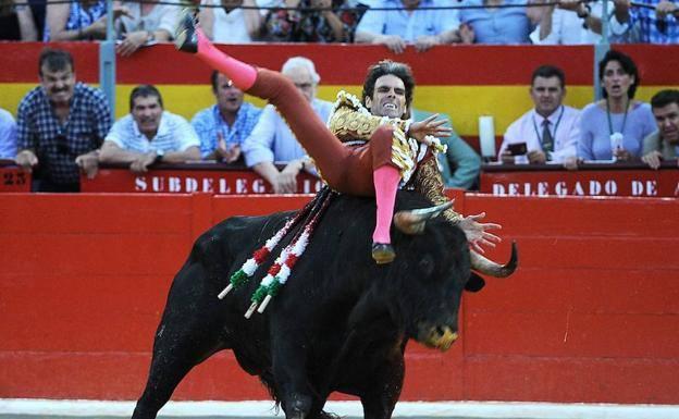 José Tomás toreó en Granada por última vez en 2014, protagonizando una «cogida espeluznante».