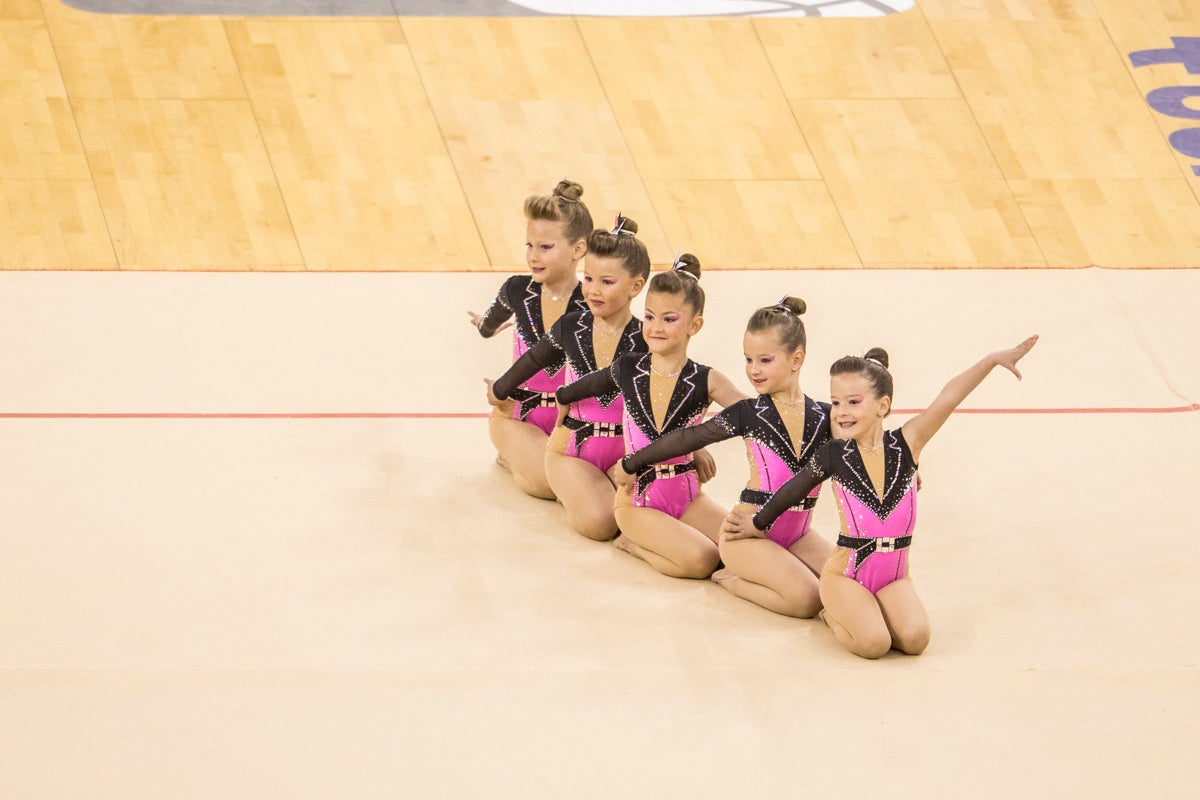 El Circuito Andaluz de gimnasia rítmica para la categoría de promesas se está celebrando en el Palacio de los Deportes. Más de dos mil niñas de toda la comunidad autónoma están poniendo sobre el tapiz todo lo aprendido y ensayado a lo largo del curso. 