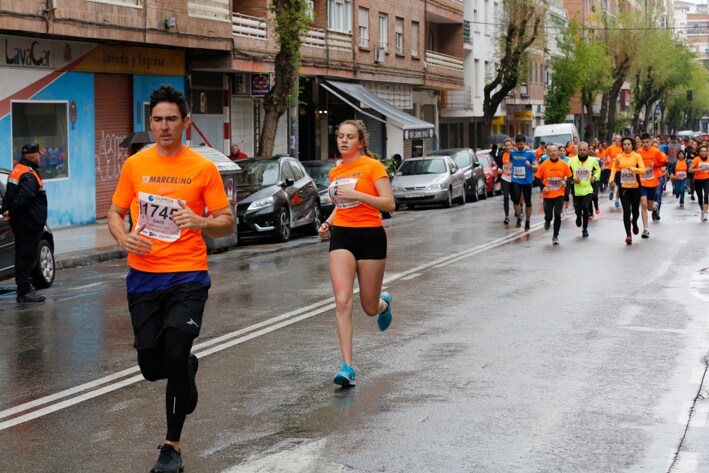 Cerca de 4.000 personas participan en la decimotercera edición del Memorial, marcada por la lluvia, en la que también se animan los corredores de las categorías inferiores, la cantera.