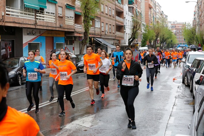 Cerca de 4.000 personas participan en la decimotercera edición del Memorial, marcada por la lluvia, en la que también se animan los corredores de las categorías inferiores, la cantera.