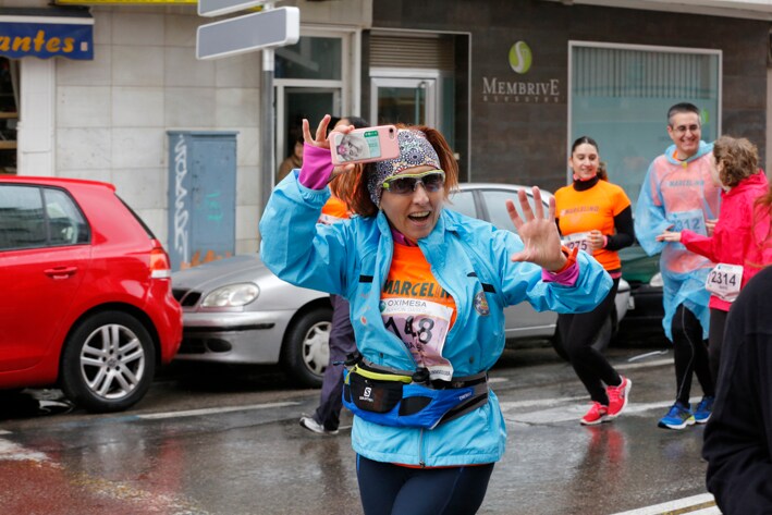 Cerca de 4.000 personas participan en la decimotercera edición del Memorial, marcada por la lluvia, en la que también se animan los corredores de las categorías inferiores, la cantera.