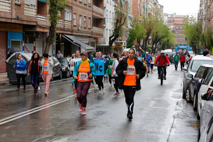 Cerca de 4.000 personas participan en la decimotercera edición del Memorial, marcada por la lluvia, en la que también se animan los corredores de las categorías inferiores, la cantera.