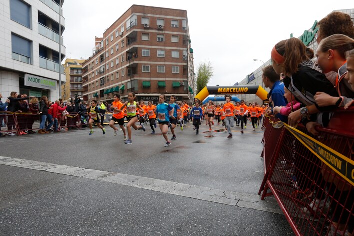 Cerca de 4.000 personas participan en la decimotercera edición del Memorial, marcada por la lluvia, en la que también se animan los corredores de las categorías inferiores, la cantera.