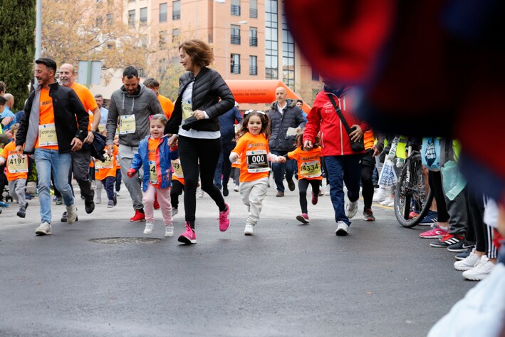 Cerca de 4.000 personas participan en la decimotercera edición del Memorial, marcada por la lluvia, en la que también se animan los corredores de las categorías inferiores, la cantera.