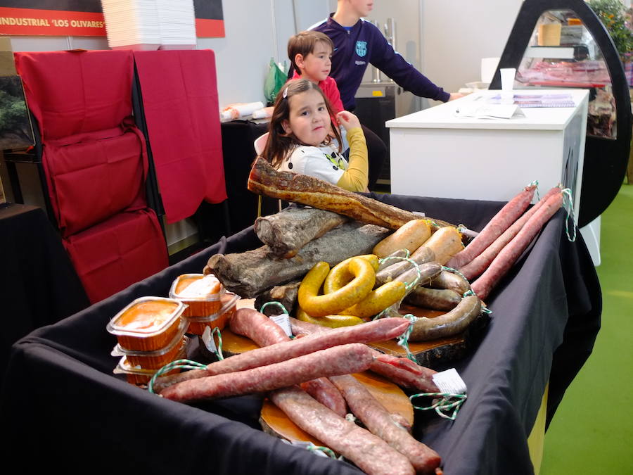 Gran ambiente en el I Salón de Gastronomía Degusta Jaén, con lleno en el pabellón del Ifeja