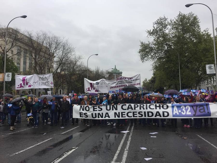 Seis organizaciones jienenses marchan junto a casi un centenar de colectivos de 23 provincias en una manifestación en Madrid