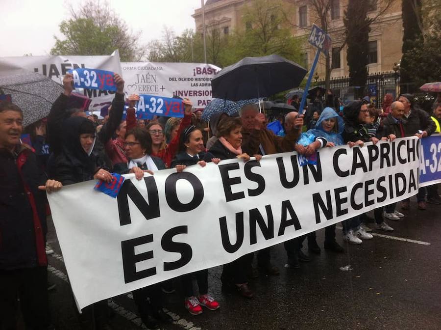 Seis organizaciones jienenses marchan junto a casi un centenar de colectivos de 23 provincias en una manifestación en Madrid