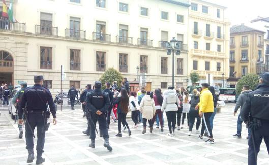 Varias personas han abucheado al acusado