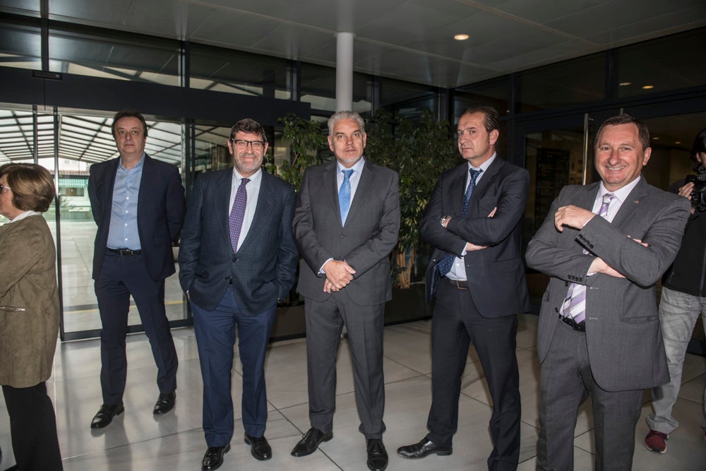 La sede central de la caja de ahorros fue el escenario de la entrega de los premios a la excelencia académica en un emotivo acto presentado por la periodista Encarna Ximénez de Cisneros.