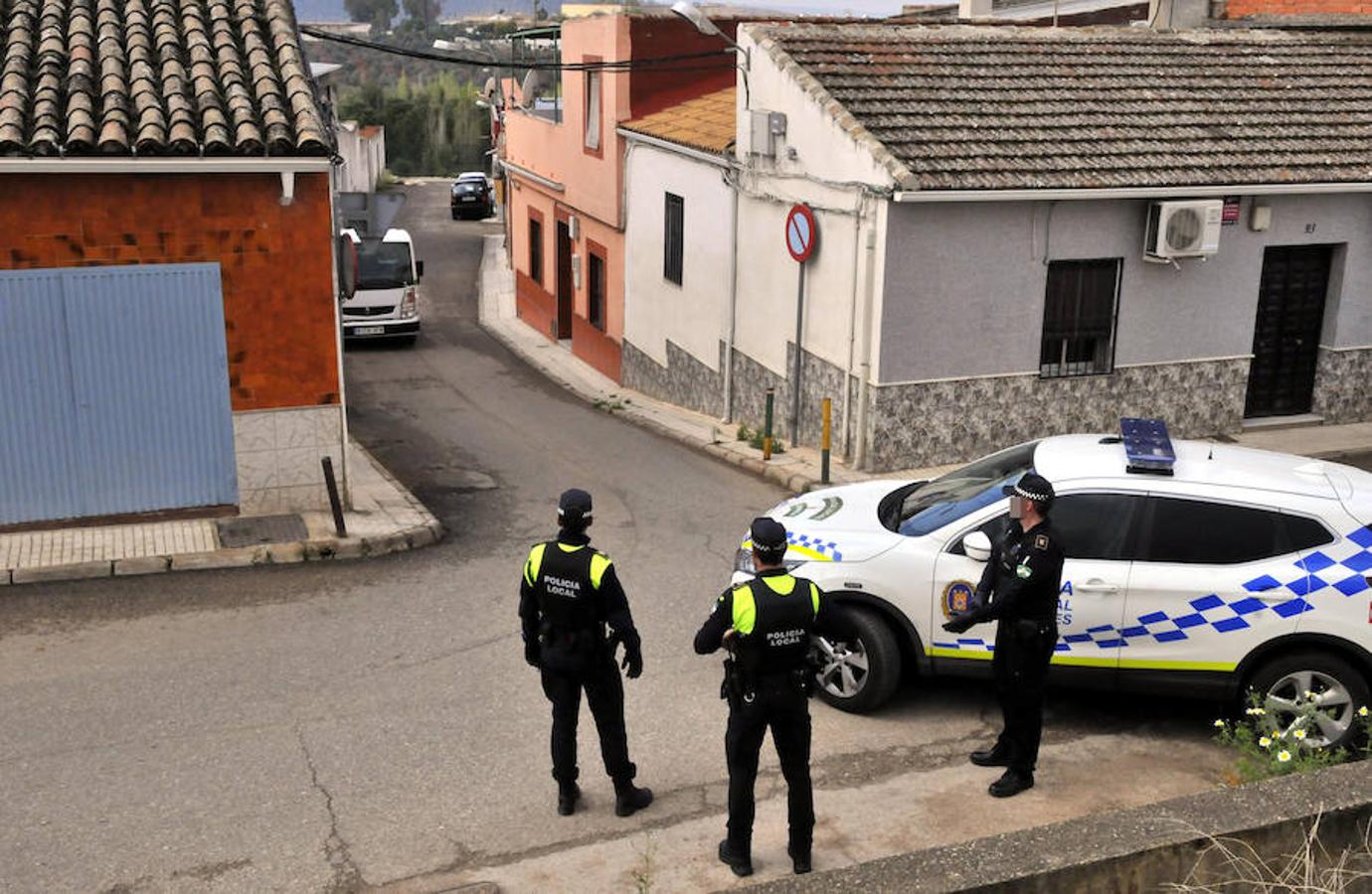 Un tiroteo en Linares acaba con impactos de bala en una vivienda y en un coche