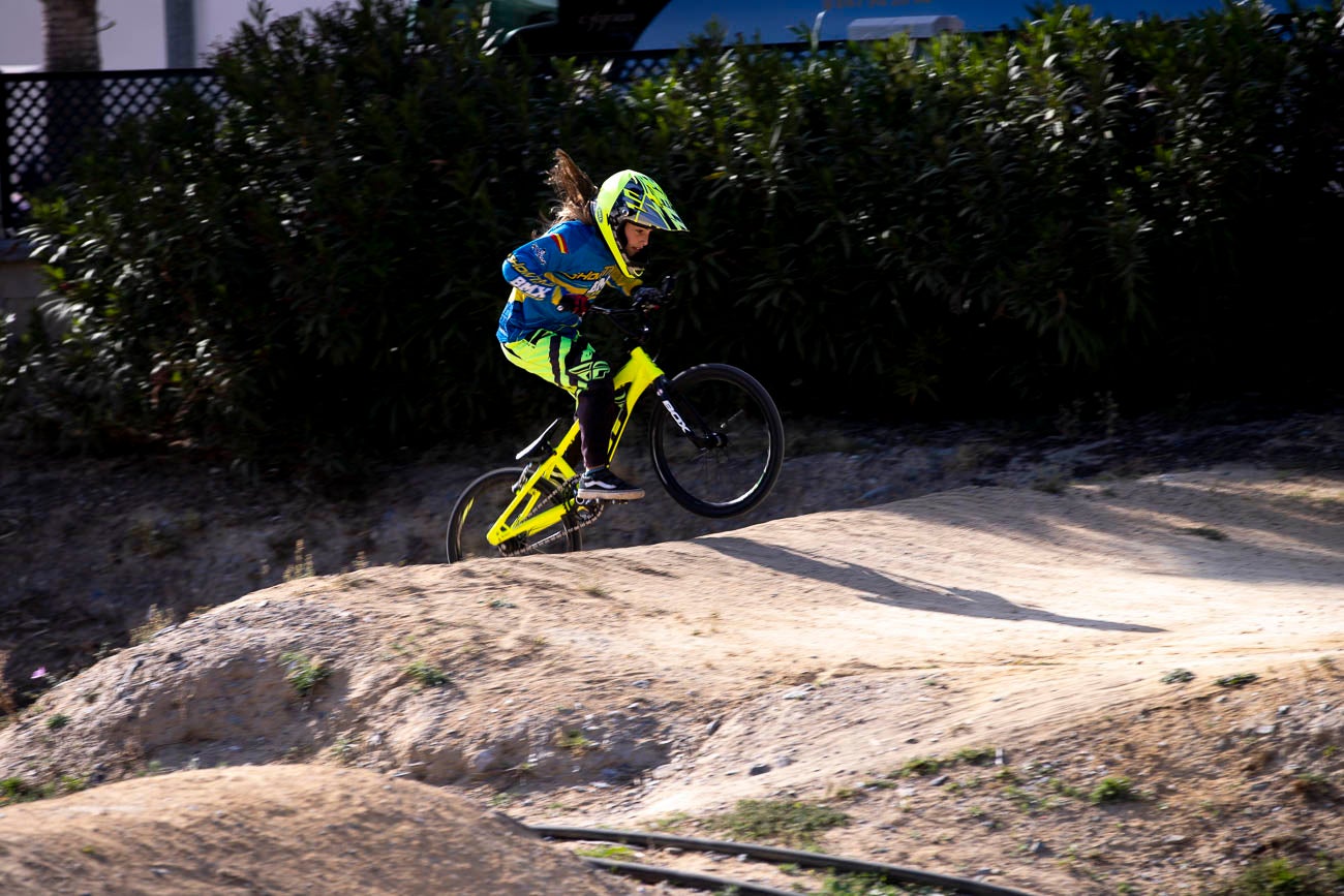 Es la actual campeona de Andalucía y segunda en España de BMX sin haber cumplido los diez años y cuenta con la posibilidad de remontar hasta conseguir ser la mejor de su categoría
