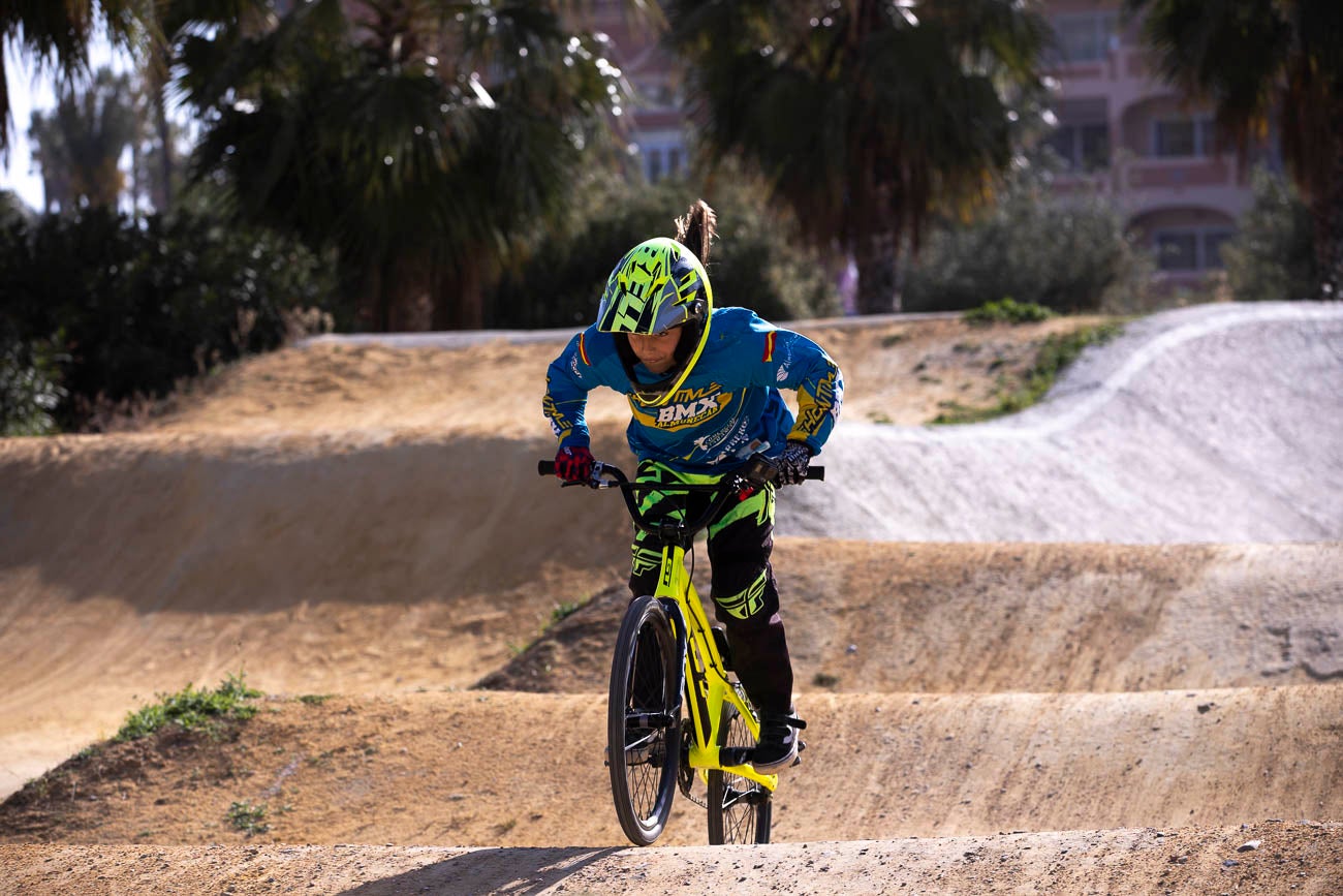 Es la actual campeona de Andalucía y segunda en España de BMX sin haber cumplido los diez años y cuenta con la posibilidad de remontar hasta conseguir ser la mejor de su categoría