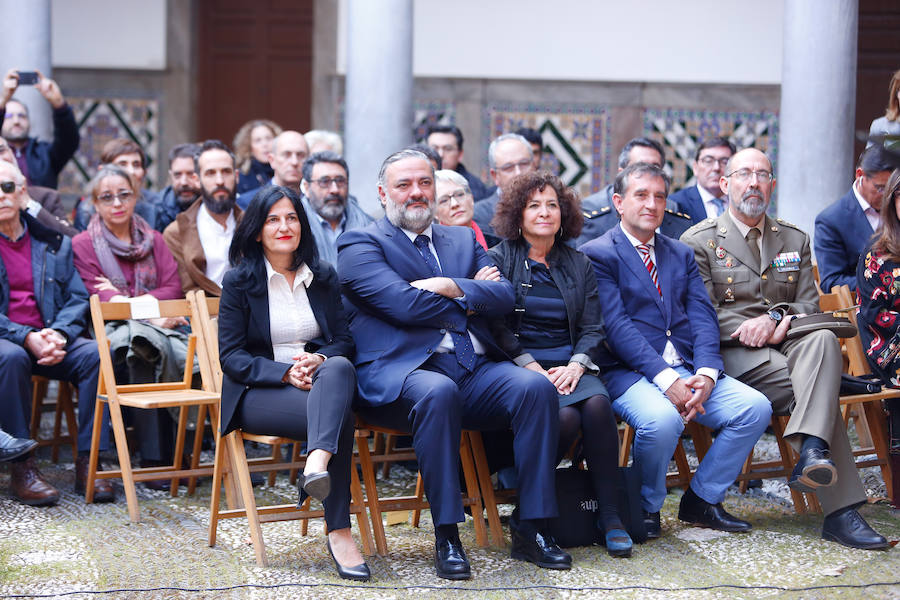 Los premios Granada, ciudad de la Ciencia y la Innovación cumplen su segunda edición con la buena noticia de que se han presentado el doble de candidaturas que en la primera. El patio del Ayuntamiento acogió la entrega, que contó con una divertida actuación