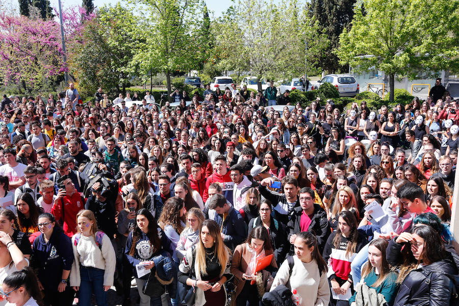 Masiva concentración en la facultad de Educación contra los presuntos casos de acoso denunciados en la facultad de Educación.
