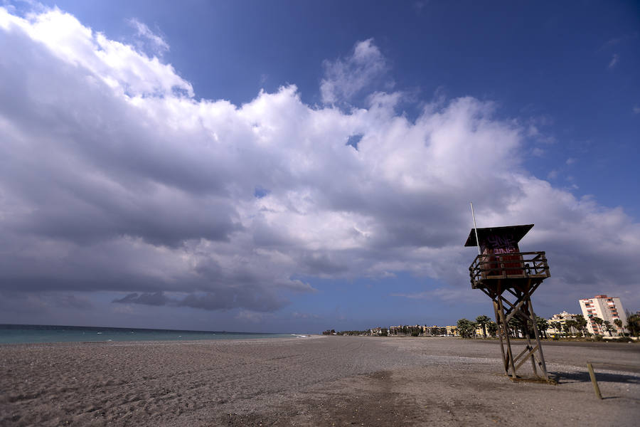 Los municipios de la Costa Tropical van a hacer un esfuerzo en los días que restan por que las playas luzcan lo mejor posible 