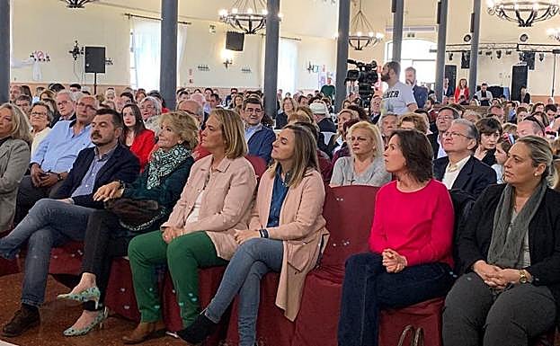 Esperanza Aguirre junto a Luisa García Chamorro, en la presentación de su candidatura. 