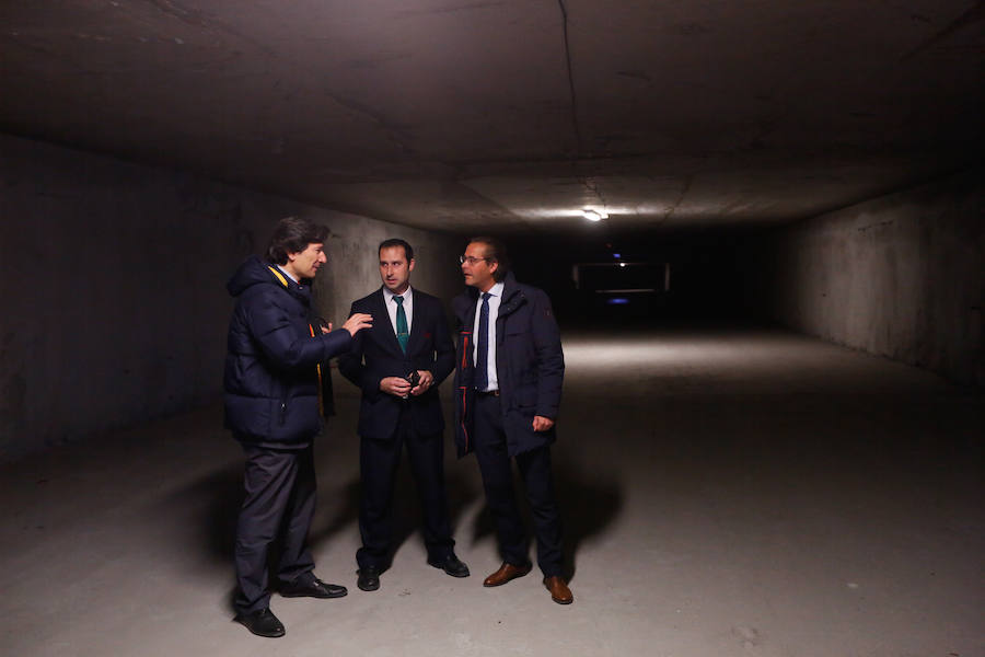 En esta galería de imágenes puedes descubrir cómo es el túnel del metro que hay en Camino de Ronda y que pocos conocen