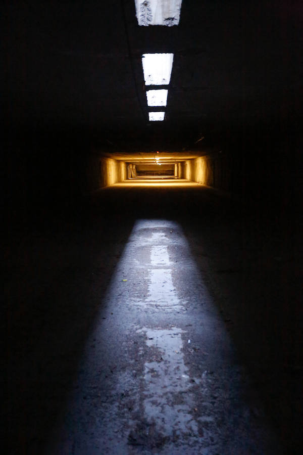 En esta galería de imágenes puedes descubrir cómo es el túnel del metro que hay en Camino de Ronda y que pocos conocen