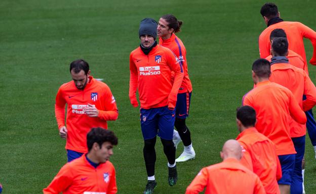 Medio once inicial del Atlético, con el futuro en el aire