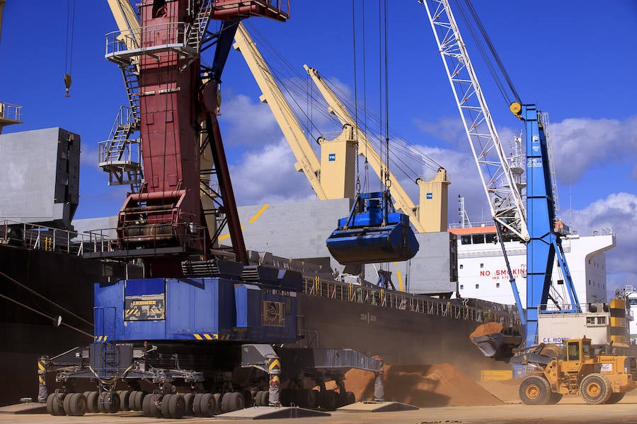 En julio se cargaron 35.000 toneladas de granel líquido en un mismo buque y parecía una cifra inalcanzable