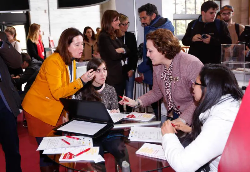 Durante dos días, 9 y 10 de abril, el Palacio de Congresos de Granada se convierte en espacio imprescindible para los jóvenes demandantes de empleo