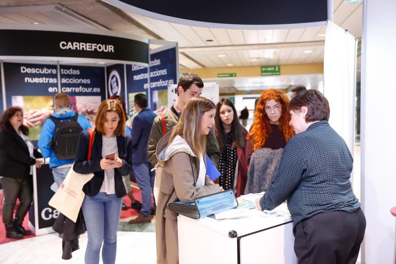 Durante dos días, 9 y 10 de abril, el Palacio de Congresos de Granada se convierte en espacio imprescindible para los jóvenes demandantes de empleo