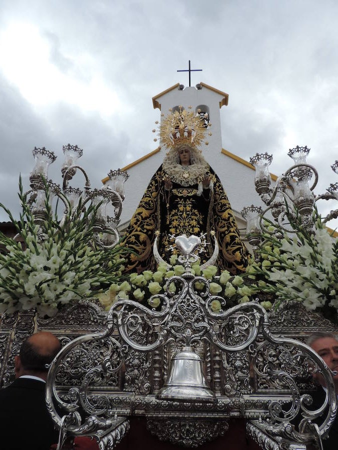 En la procesión figuraban representaciones de más de una decena de hermandades de la provincia y, durante todo el recorrido no dejaron de producirse momentos de emoción entre los devotos