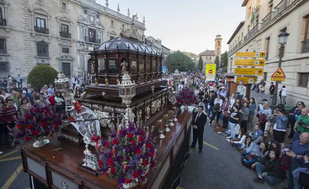 Granada le da su Medalla de Oro a Vía Crucis, Silencio y Santo Sepulcro