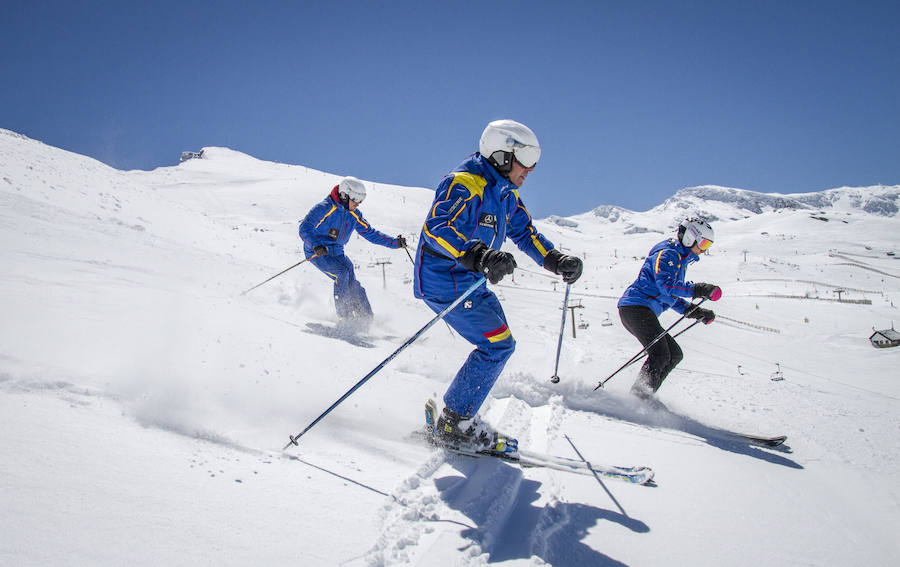 La estación de esquí granadina mantendrá su actividad hasta la primera semana de mayo después de las últimas nevadas caídas desde el pasado fin de semana