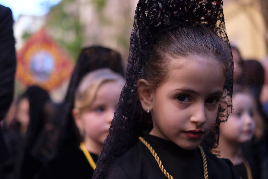 500 niños del colegio Nuestra Señora de las Mercedes han participado en una procesión que ha recorrido el corazón de Granada